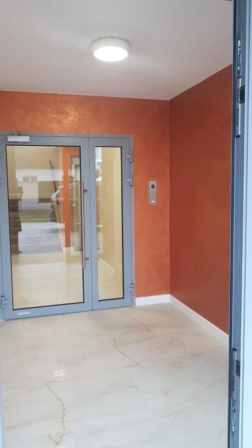 Uroczy Apartament Happy 01 Z Widokowym Tarasen Na Dachu - Tuz Przy Plazy !!! Niechorze Exterior foto